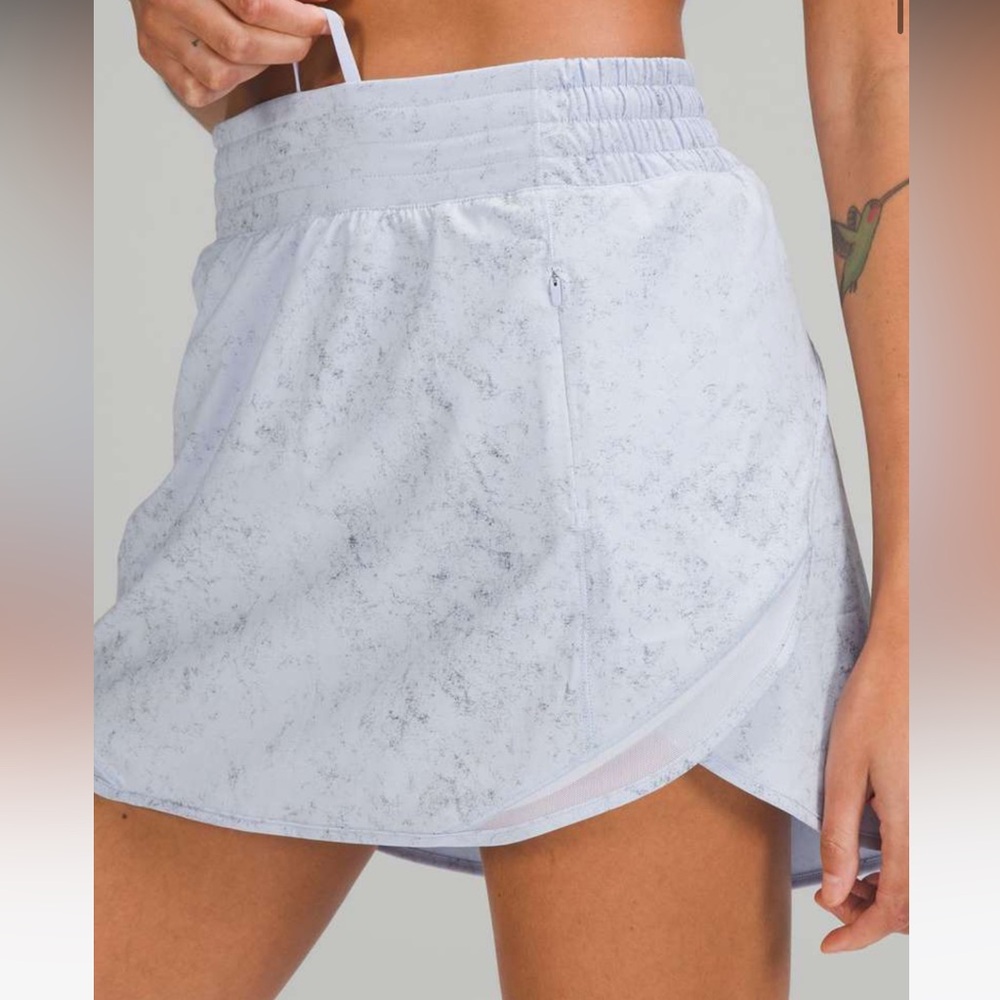 NWOT Lululemon Hotty Hot High Rise skirt, size 2